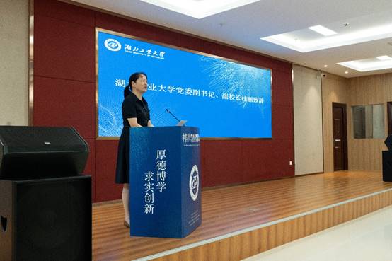 图片包含 室内, 桌子, 建筑, 电视AI 生成的内容可能不正确。